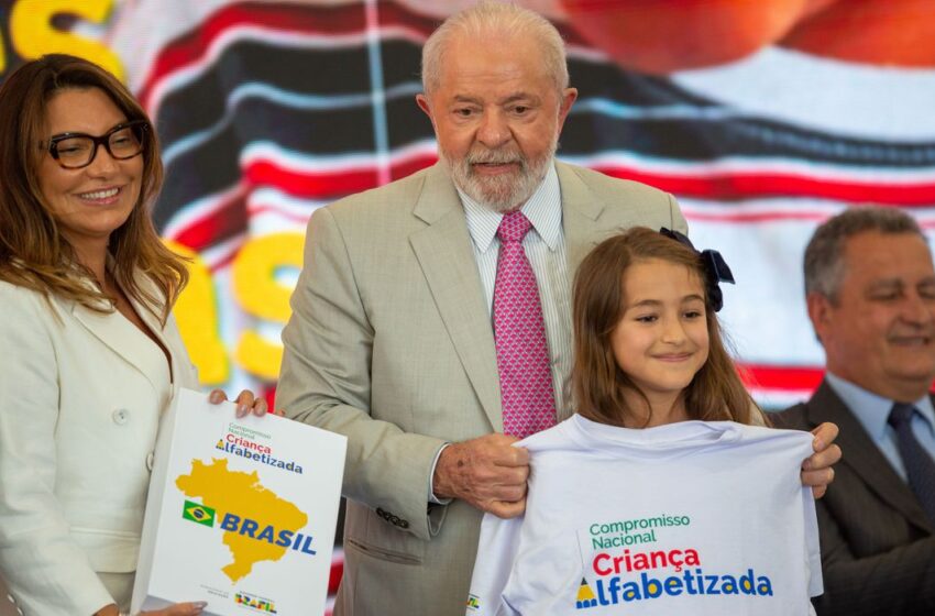  Lula diz que Estado falhou miseravelmente na alfabetização de crianças