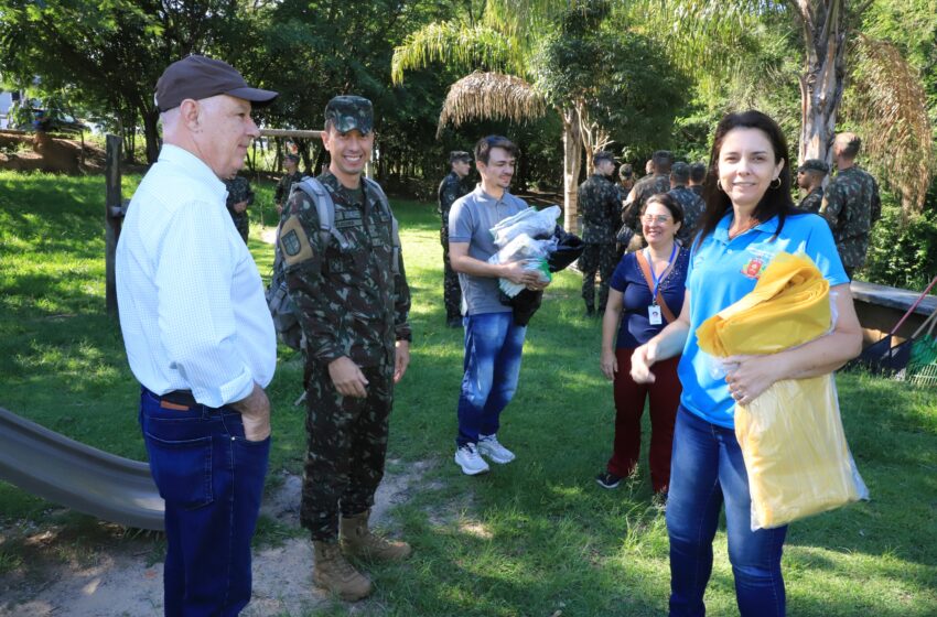 Parceria entre Prefeitura e Exército resulta em limpeza do Parque Taboão