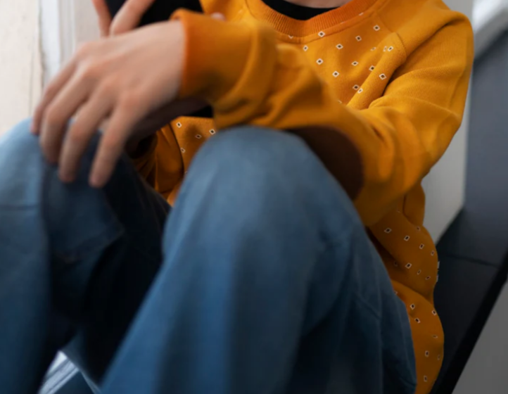  Adolescente é vítima de extorsão após trocar mensagens com estranho