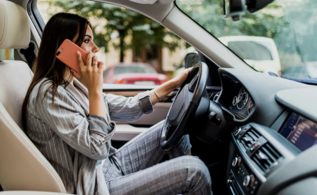 Radares inteligentes passam a flagrar uso de celular e falta de cinto nas rodovias