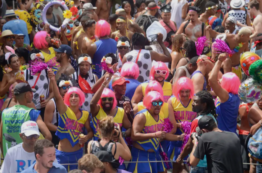  Governo federal destina R$ 12 milhões a escolas de samba do Rio, mas diz estar sem recursos para vacina da herpes