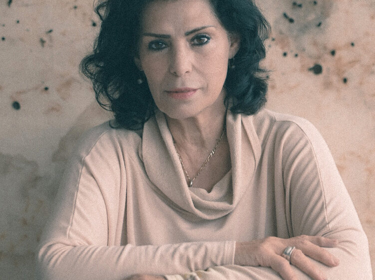  Regina Rovieri lança o romance “Lara” em Itu