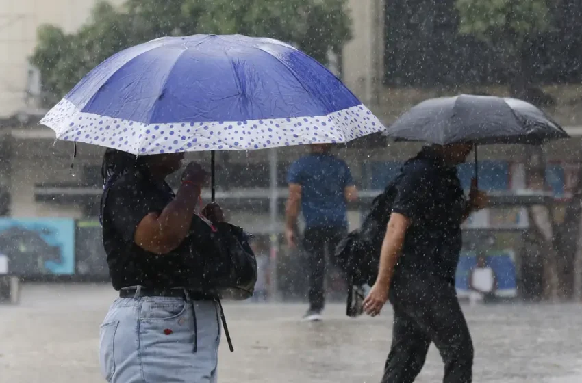  Semana começa com alerta laranja de chuvas intensas em 17 estados