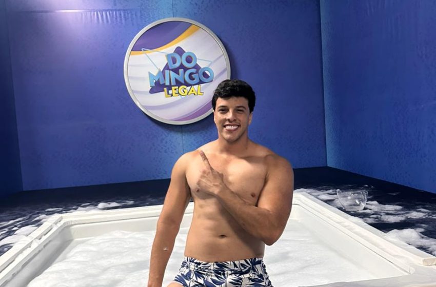  Modelo portofelicense participa do quadro a banheira do Domingo Legal