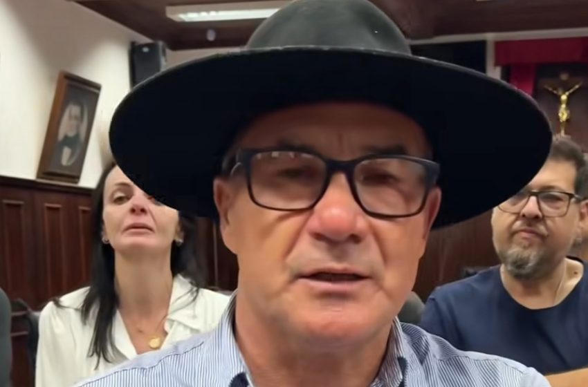  Com sessão que durou quase 12h, mandato de Moacir Cova é cassado