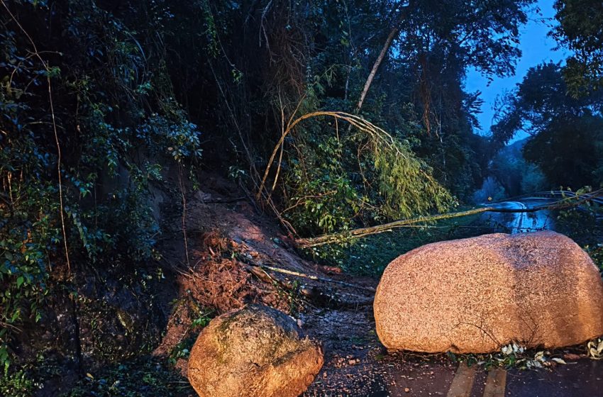  Pedra rochuosa interdita Estrada Parque e há riscos de novos desabamentos