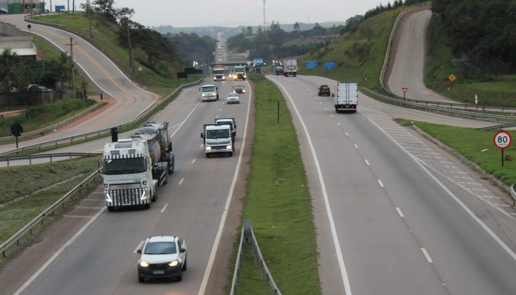 Cerca de 558 mil veículos devem trafegar pelas rodovias administadas pela Rodovias do Tietê no feriado prolongado de 12 de outubro__ - Portal Rádio FM90