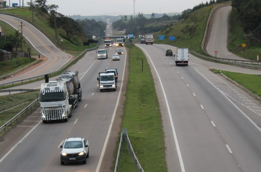 Cerca de 558 mil veículos devem trafegar pelas rodovias administadas pela Rodovias do Tietê no feriado prolongado de 12 de outubro__ - Portal Rádio FM90